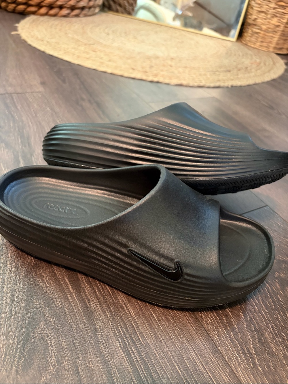Nike ReactX Rejuven8 Slide Black Men Size 10 / Women’s 11 (UK9/EUR44) HV4479-001